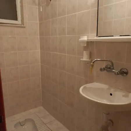 Adventurous Local Хостел *