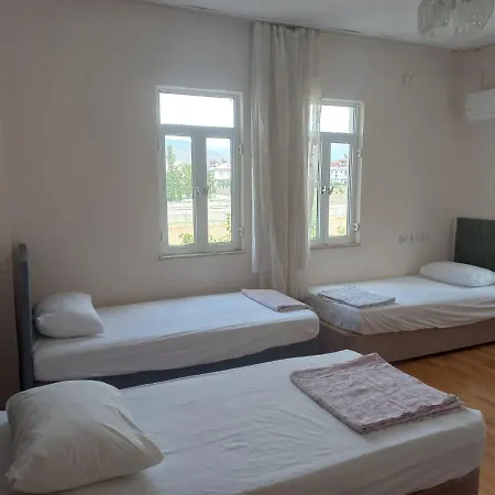 Хостел Adventurous Local *