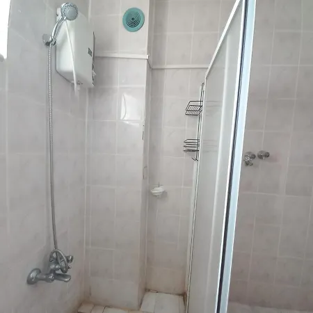 Adventurous Local Хостел