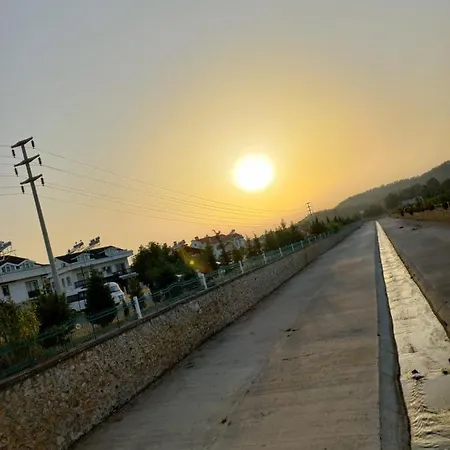 Adventurous Local 旅馆 费特希耶