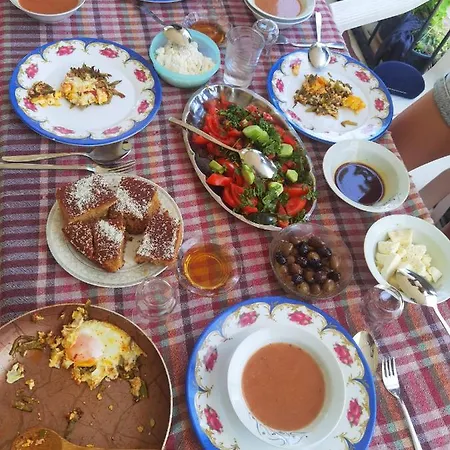 Хостел Adventurous Local Фетхие