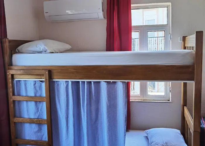 Hostel Adventurous Local *